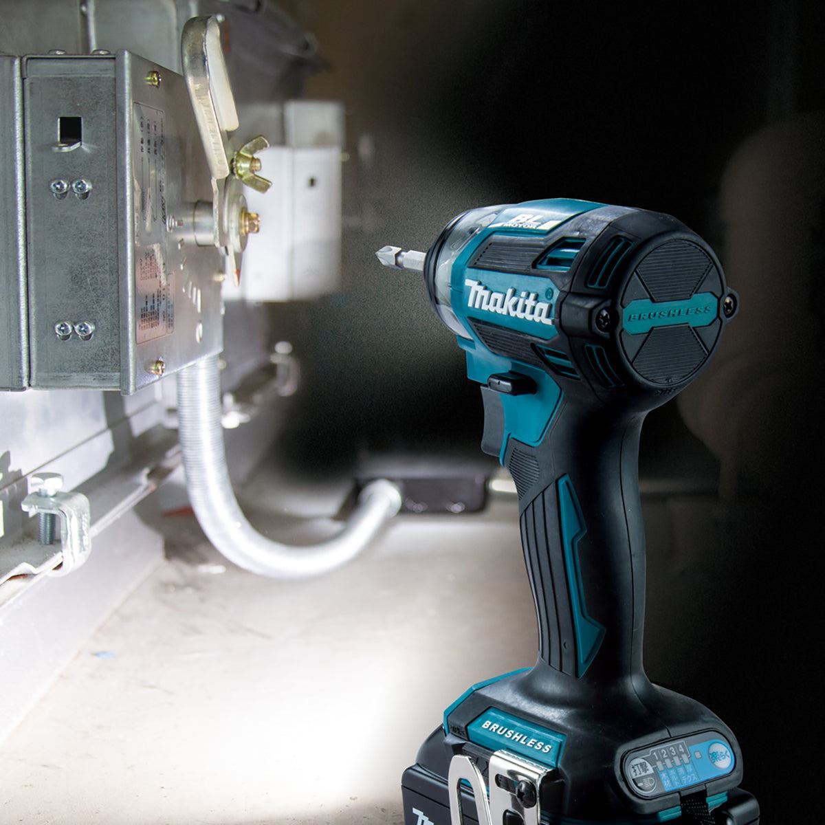 Makita DTD173Z 18V LXT Brushless Impact Driver With 2 x 5.0Ah Battery & Charger
