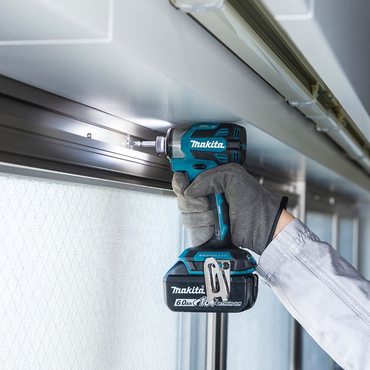 Makita DTD173Z 18V LXT Brushless Impact Driver With 1 x 5.0Ah Battery & Charger