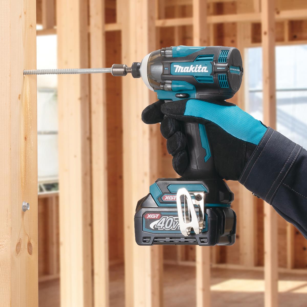 Makita TD004GZ01 40V Max XGT Brushless Impact Driver with 1 x 2.5Ah Battery Charger & Case